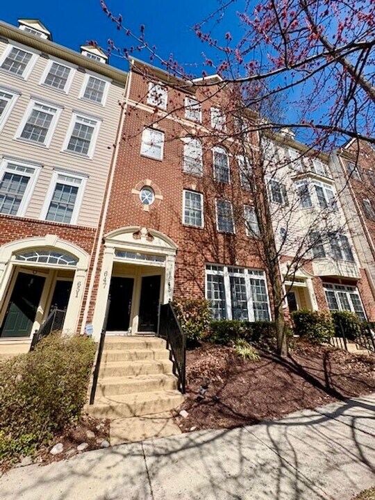 645 Whetstone Glen St in Gaithersburg, MD - Building Photo