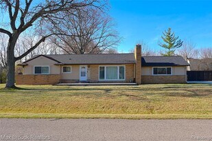 23645 W Newell Cir in Farmington Hills, MI - Building Photo