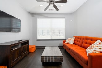 Stallion Pointe in Fort Worth, TX - Building Photo - Interior Photo