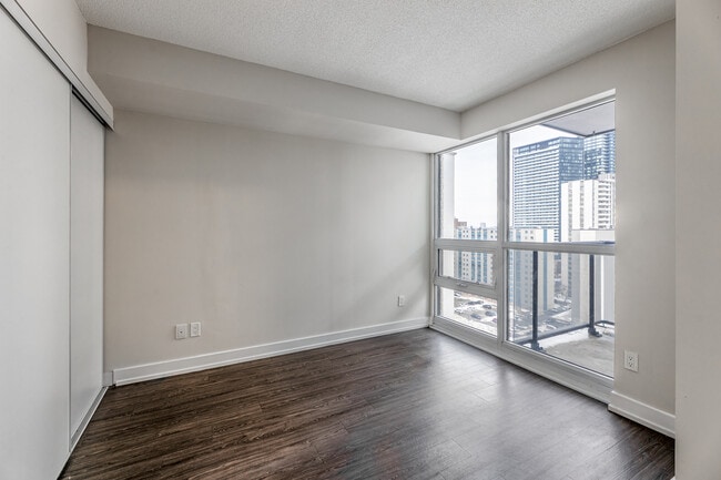 561 Sherbourne in Toronto, ON - Building Photo - Interior Photo