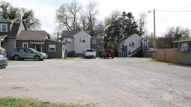 610 Chautauqua Ave in Norman, OK - Building Photo - Building Photo