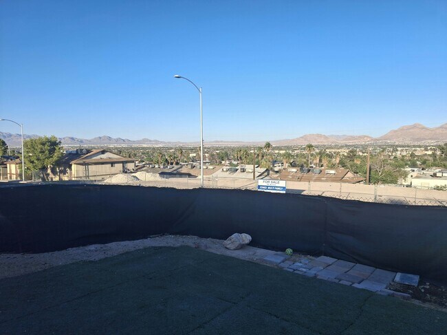 415 N 13th St, Unit house in Las Vegas, NV - Foto de edificio - Building Photo