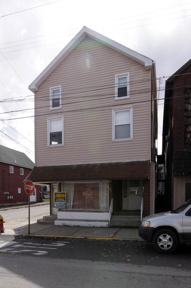 401 Longfellow St in Vandergrift, PA - Building Photo - Building Photo