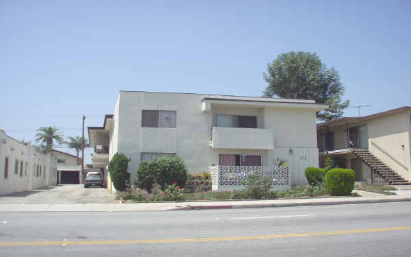 915 N Garfield Ave in Alhambra, CA - Foto de edificio - Building Photo