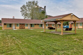 315 Chestnut St, Unit 6 in Minburn, IA - Building Photo - Building Photo