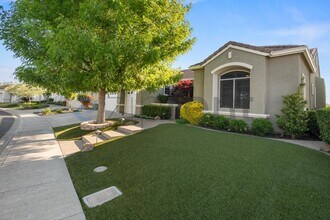 316 Burr Knot Way in Brentwood, CA - Building Photo - Building Photo