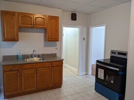 25 Liberty Ave, Unit R in Medford, MA - Building Photo