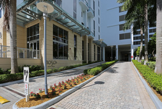 1060 Brickell in Miami, FL - Foto de edificio - Building Photo