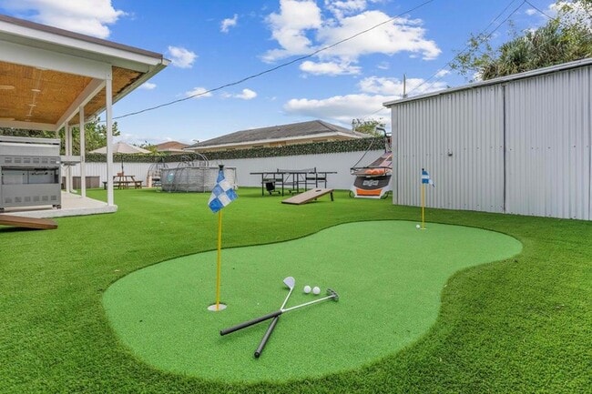 2128 Dock St in West Palm Beach, FL - Foto de edificio - Building Photo