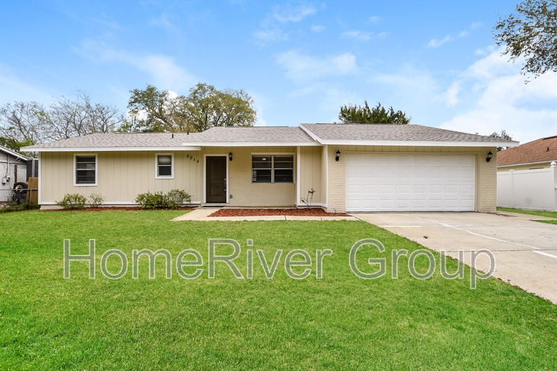 2015 Juniper Dr in Edgewater, FL - Building Photo