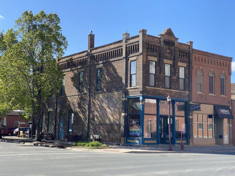 329 N Riverfront Dr in Mankato, MN - Building Photo