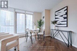 218 Queens Quay W in Toronto, ON - Building Photo - Building Photo