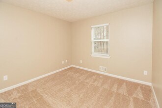 1028 River Stone Ct in Riverdale, GA - Building Photo - Building Photo