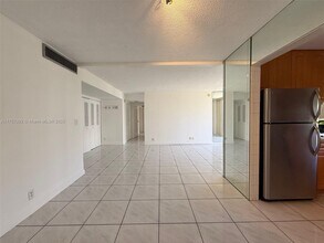 17011 N Bay Rd, Unit 607 in Sunny Isles Beach, FL - Building Photo - Building Photo