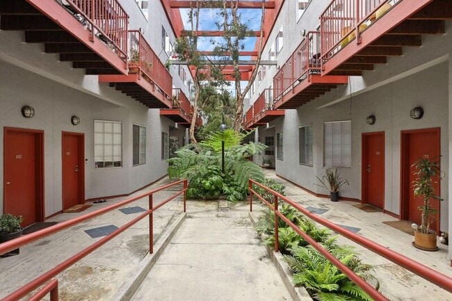 958 28th St in Oakland, CA - Foto de edificio - Building Photo