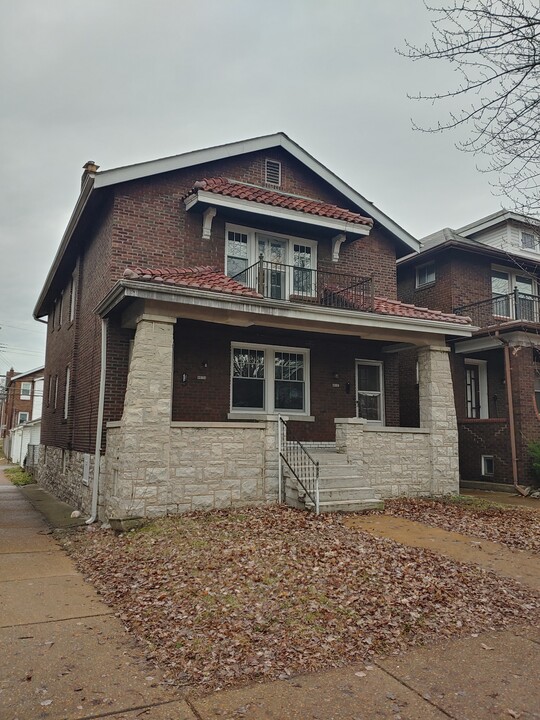 4972 Tholozan Ave, Unit Upper in St. Louis, MO - Foto de edificio