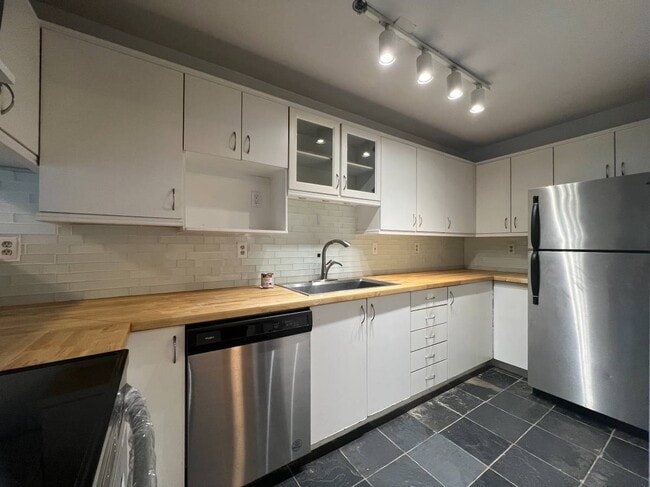 property at 910 W 8th Ave