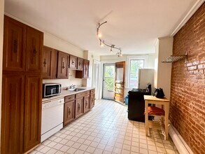 20 Mead St, Unit 3 in Boston, MA - Foto de edificio - Building Photo