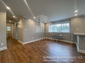 305 San Juan Dr in McKeesport, PA - Building Photo - Building Photo