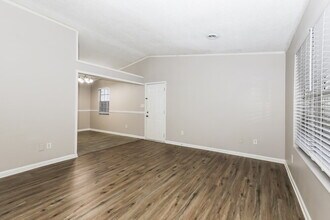 8450 N Pond Dr in Riverdale, GA - Building Photo - Building Photo