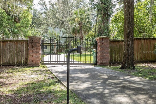 335 W Minnesota Ave in DeLand, FL - Building Photo - Building Photo