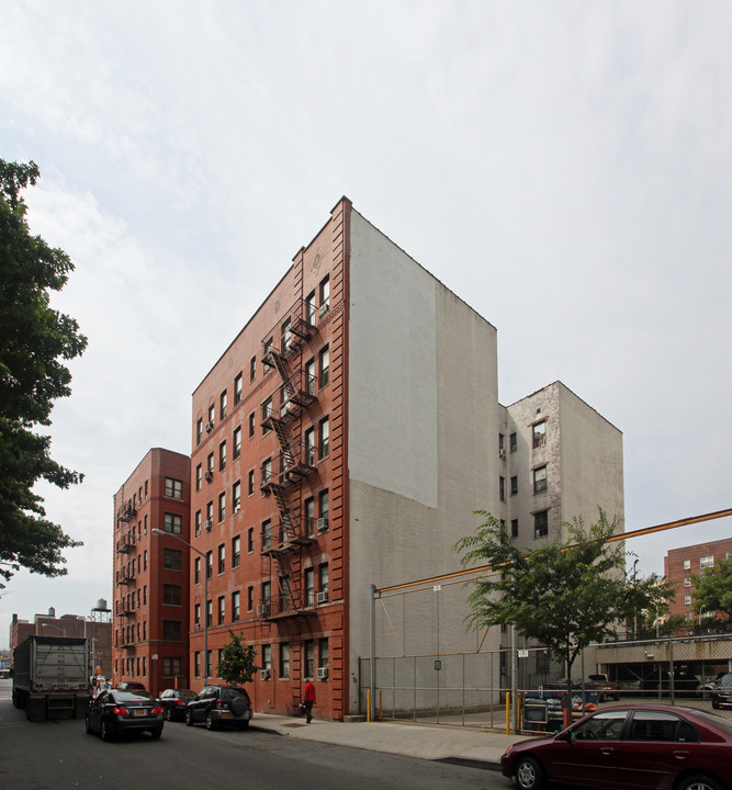 88-24 Merrick Blvd in Jamaica, NY - Building Photo