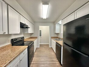 4222 S Park Dr in Tyler, TX - Building Photo - Building Photo