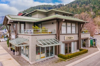 Galleries on the Bay in West Vancouver, BC - Building Photo - Building Photo