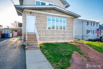 36 2nd Ave, Unit A in Woodbridge Township, NJ - Foto de edificio - Building Photo