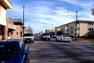 7032 W Belmont Ave in Chicago, IL - Building Photo - Building Photo