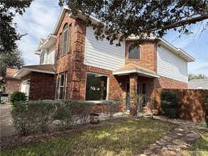 27 Fern Ave in McAllen, TX - Building Photo - Building Photo