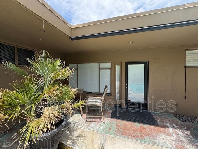 432 Avenida Ortega in Palm Springs, CA - Building Photo - Building Photo