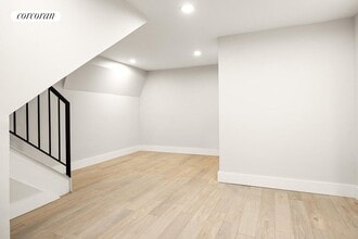 573 Gates Ave in Brooklyn, NY - Foto de edificio - Building Photo