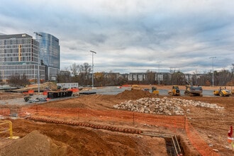 Scotts Run North Building E Alternative in McLean, VA - Foto de edificio - Building Photo