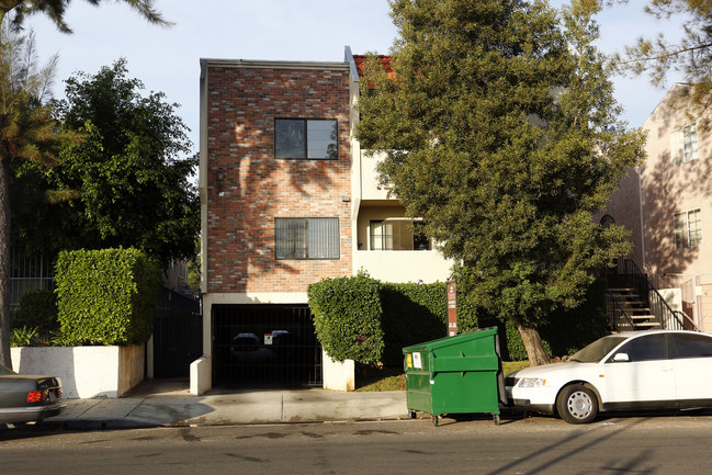 7259 Baird Ave in Reseda, CA - Building Photo - Primary Photo