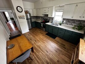 1049 7th St W, Unit 2 in St. Paul, MN - Building Photo