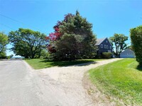 870 Bay Home Rd in Southold, NY - Foto de edificio - Building Photo