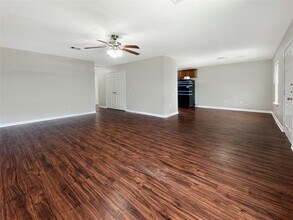 7426 Blue Jay Dr in Texas City, TX - Building Photo - Building Photo