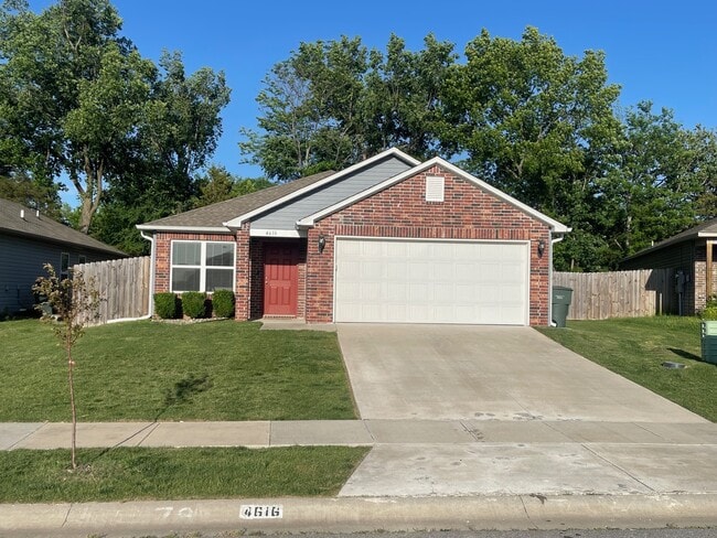 property at 4616 W Hoover Loop