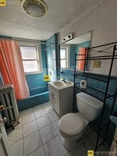 16 Priscilla Rd, Unit 1 in Boston, MA - Foto de edificio - Building Photo