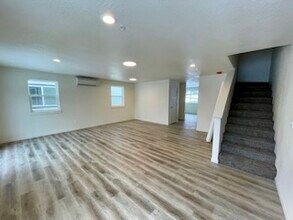 95 Erickson Ave, Unit 95A in Shady Cove, OR - Building Photo - Building Photo