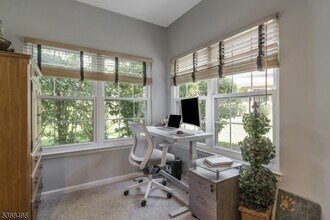 11 Oak Knoll Ln in Bedminster, NJ - Building Photo - Building Photo
