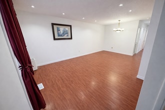 29 Duntroon Crescent in Toronto, ON - Building Photo - Building Photo