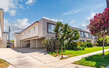 College Manor in Torrance, CA - Building Photo - Building Photo
