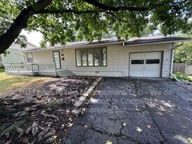 6134 Glenwood St in Mission, KS - Building Photo