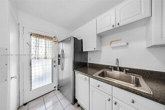 1400 SW 27th Ave in Miami, FL - Building Photo - Building Photo