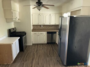 304 Oak St in Copperas Cove, TX - Foto de edificio - Building Photo