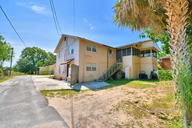 209 E 9th St in Frostproof, FL - Building Photo - Building Photo