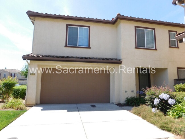 8469 Crystal Walk Cir in Elk Grove, CA - Building Photo - Building Photo