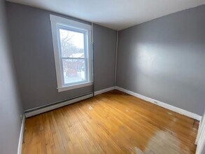 47 Myrtle St in Claremont, NH - Building Photo - Building Photo